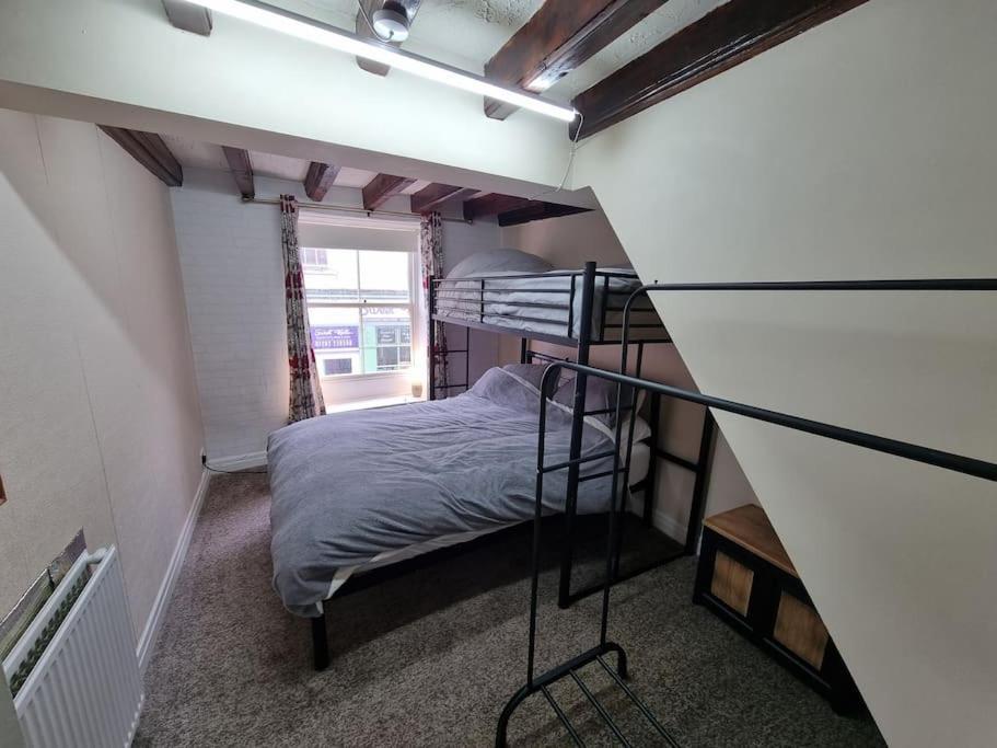 Ashlors Home, Historic Old Town Apartment *