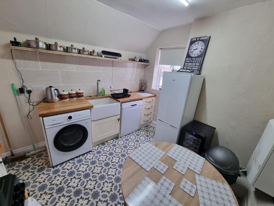 Ashlors Home, Historic Old Town Apartment *