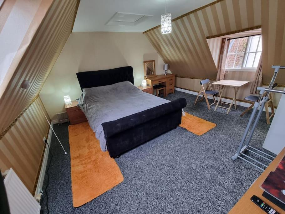 Ashlors Home, Historic Old Town Apartment